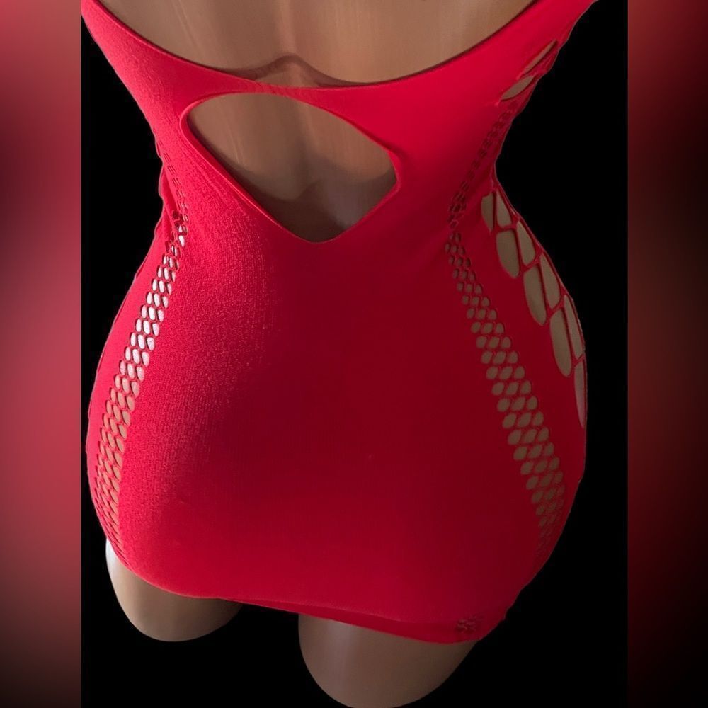 Another Red Top  - Picture 3 of 8